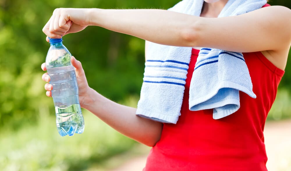 How to Prepare for a 10K in 1 Week:Runner Staying Hydrated