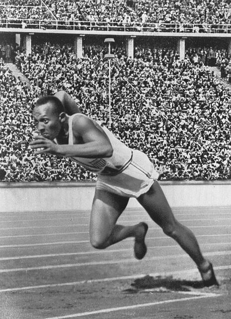 Jesse Owens Sprinting