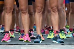 7 Running Shoes with Arch Support: Runners at start line