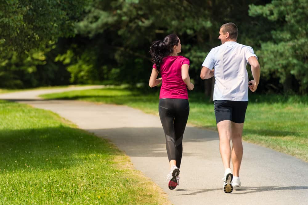 Couch to 5K Weight Loss:Couple jogging outdoors